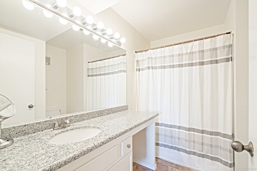 Building Photo - 5985 Dandridge Ln