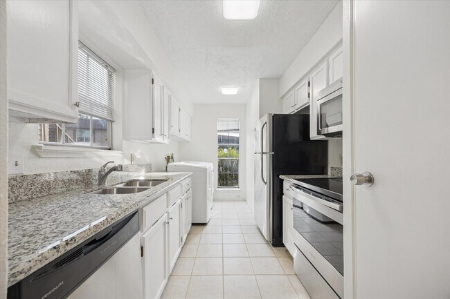 Building Photo - 2120 El Paseo St