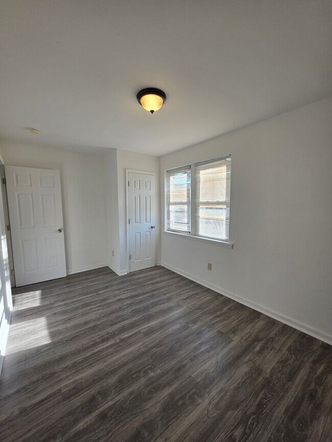 Building Photo - Just Renovated! Charming 3-Bedroom Home in...