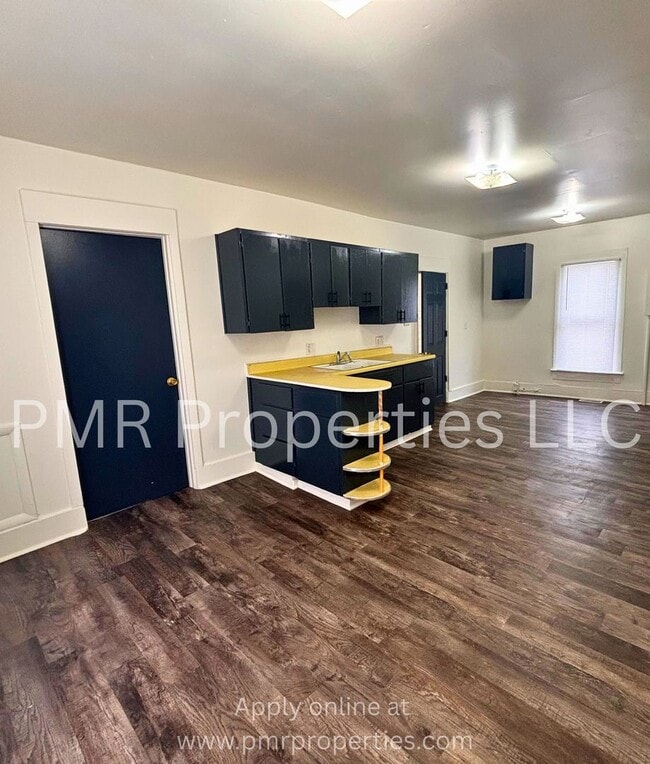 Building Photo - 2 Bedroom/ 1 Bathroom House