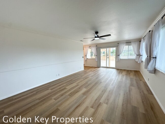 Building Photo - Beautiful home on a private, quiet street in Vista!