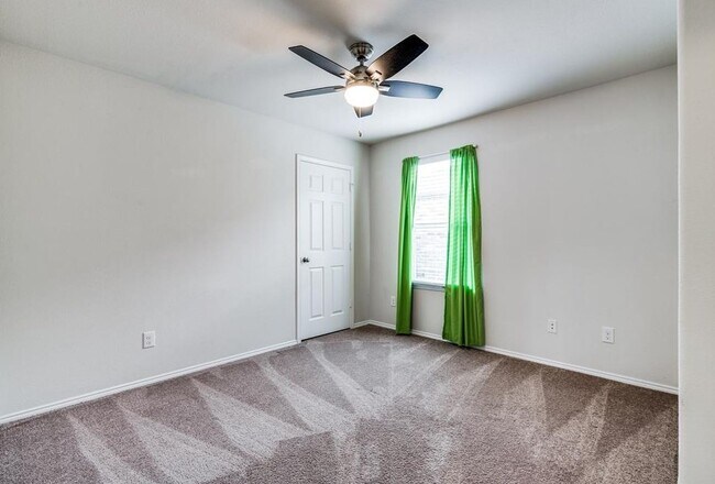 Building Photo - 369 Magma Dr