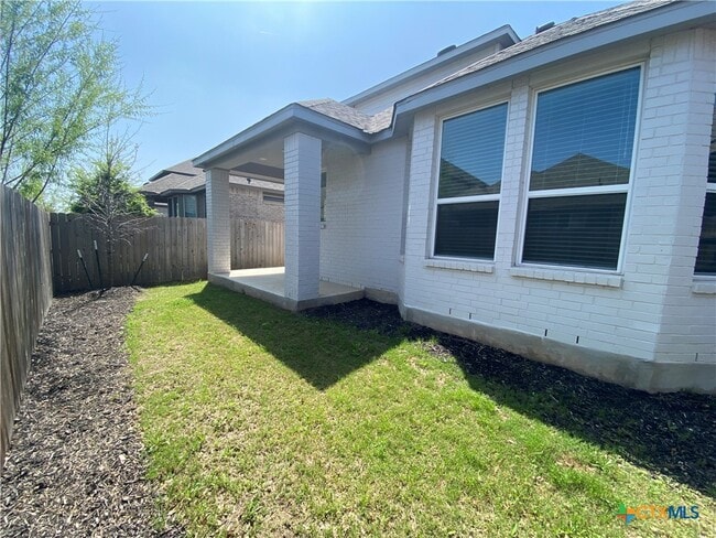 Building Photo - 1048 Easy Gruene