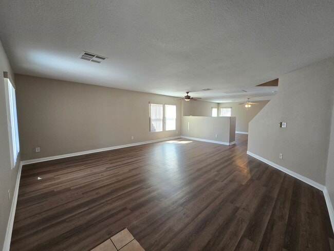 Building Photo - ****Two Weeks FREE RENT **** A Spacious 4 Bedroom House in Iron Mountain Ranch