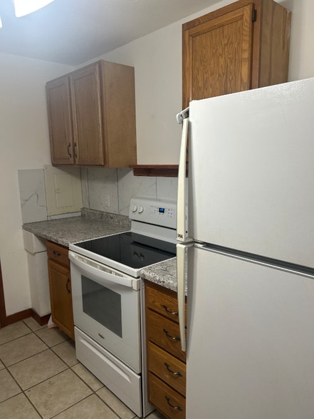 Building Photo - 2408 SW Shunga Dr