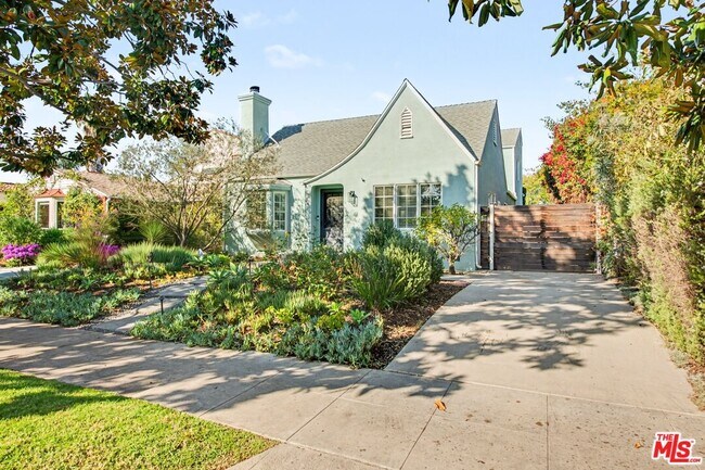 Building Photo - 10543 Almayo Ave