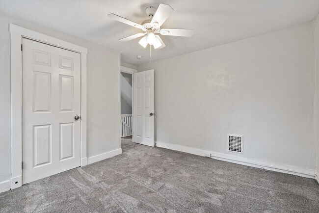 Building Photo - 2242 Manor Ave