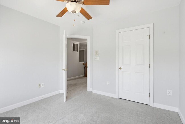 Building Photo - 10635 Hillingdon Rd