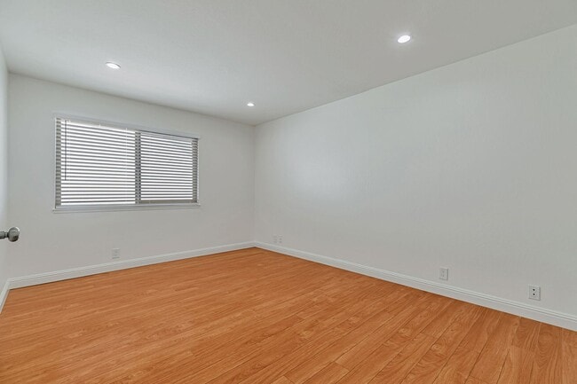 Building Photo - Cupertino Schools - Beautifully Updated Co...