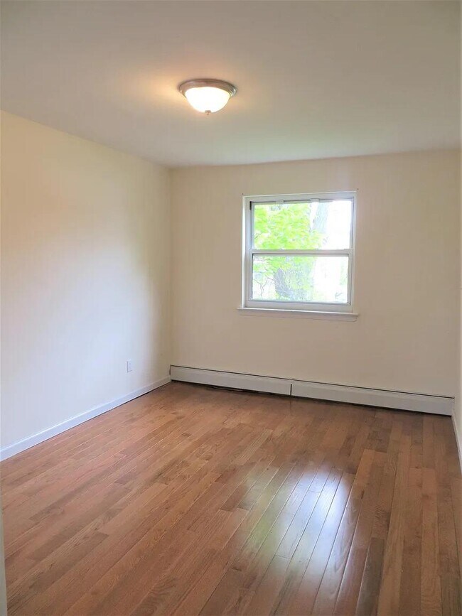 Building Photo - 3521 Tiemann Ave