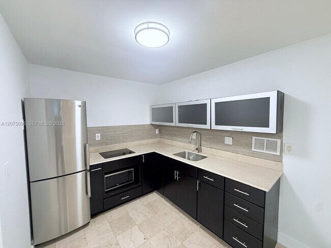 Building Photo - 2301 Collins Ave