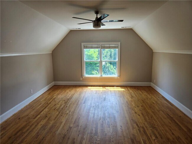 Building Photo - 105 Selman St SE
