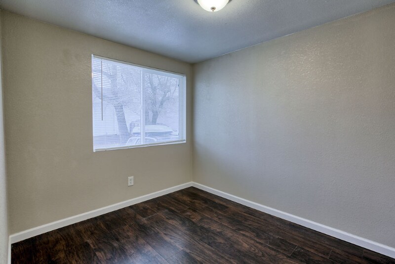 Building Photo - 312 Crescent Dr