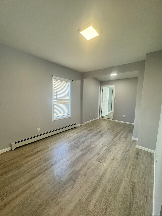 Building Photo - 290 Orange St