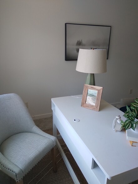 Building Photo - 2725 Pond Dr