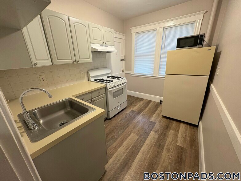 Building Photo - 30 Harwood St