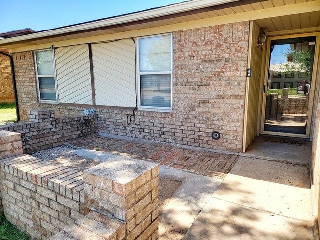 Building Photo - 4017 Eastridge Dr