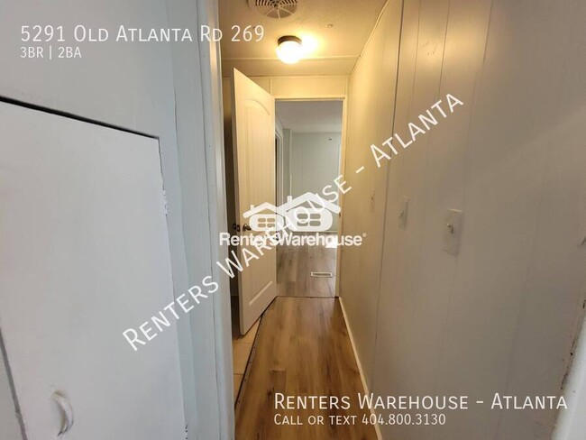 Building Photo - Spacious 3 Bedroom in quiet Mobile Park Ha...