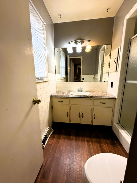 Building Photo - 2515 Richmond N