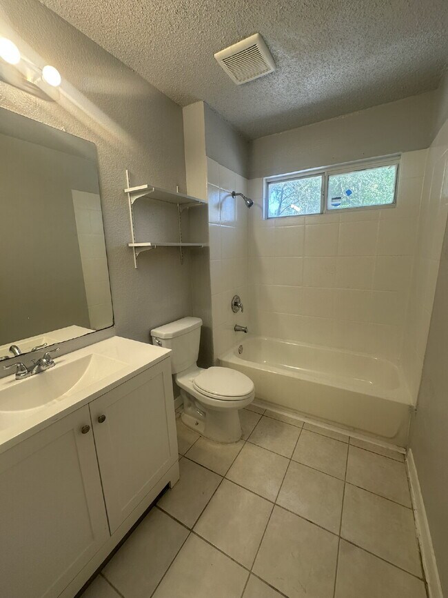 Building Photo - 1311 Hortencia Ave