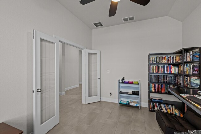 Building Photo - 1318 Taubenfeld