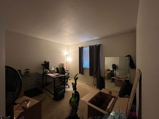 Building Photo - Lovely Townhome in Thornton