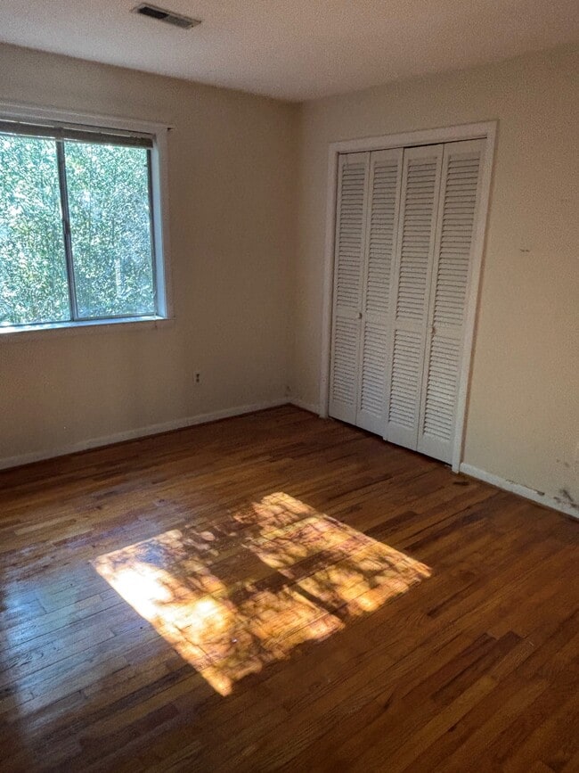 Building Photo - 234 Middle Rd