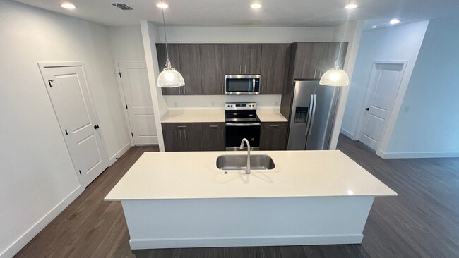 Building Photo - Spacious 4BR Home with Well Water, Pet-Friendly & No HOA