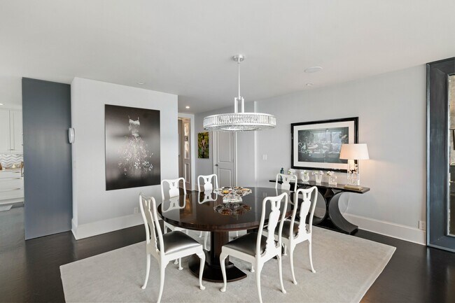 Building Photo - 2575 Peachtree Rd NE