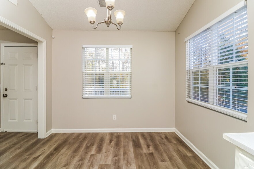 Building Photo - 205 Ashland Manor Dr