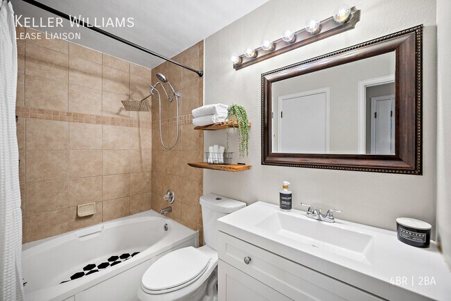Building Photo - 8510-Rental Ilex Dr