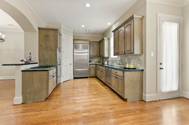 Building Photo - 4 Waterway Ct
