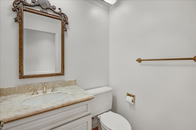 Building Photo - Beautiful 3 bed 2.5 bath townhome in Millbrae