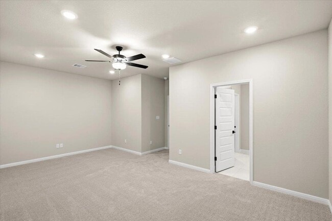 Building Photo - 5900 Whisper Creek Dr