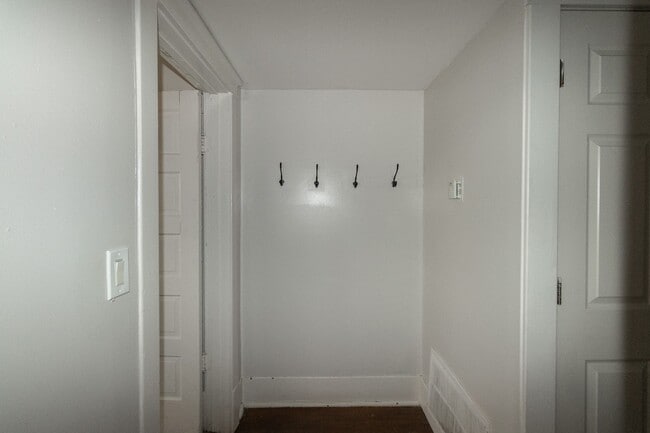 Building Photo - 1107-1109 E Walnut