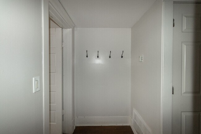 Building Photo - 1407 E Walnut St