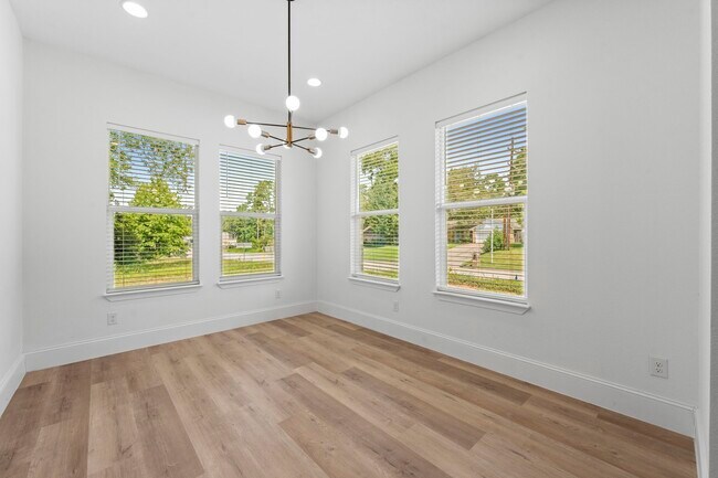Building Photo - 3531 White Oak Point Dr