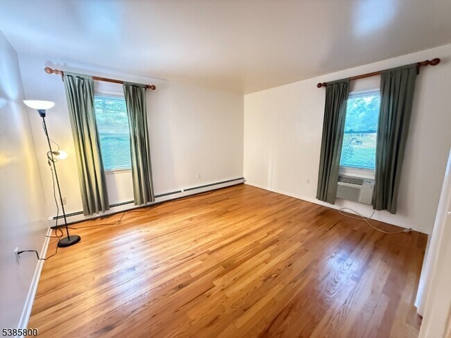 Building Photo - 46 Mt Kemble Ave