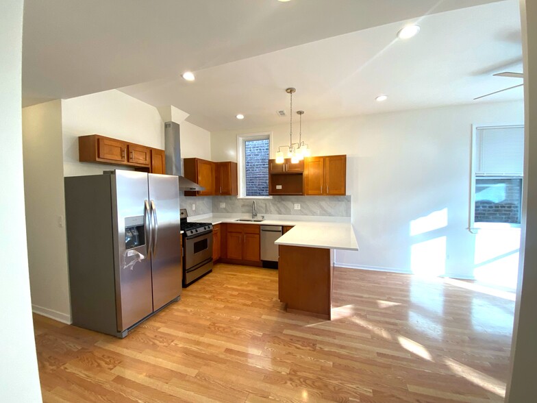 Kitchen - 3310 W Beach Ave