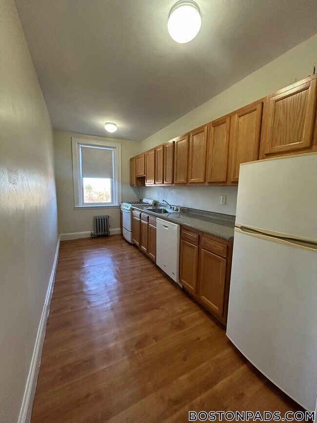 Building Photo - 2045 Commonwealth Ave