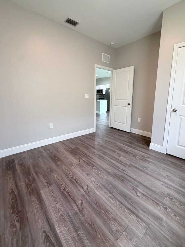 Building Photo - $200 off 2nd months rent! Like New 2 Bedroom 2 Bath w/ den and garage!