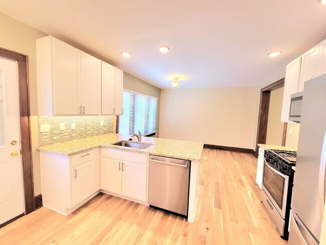 Building Photo - 2166 Arlington Ave