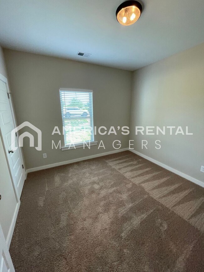 Building Photo - Home for Rent in Eastaboga, AL!! Available...