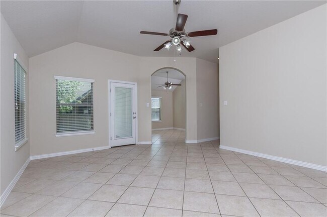 Building Photo - 504 Tascate St