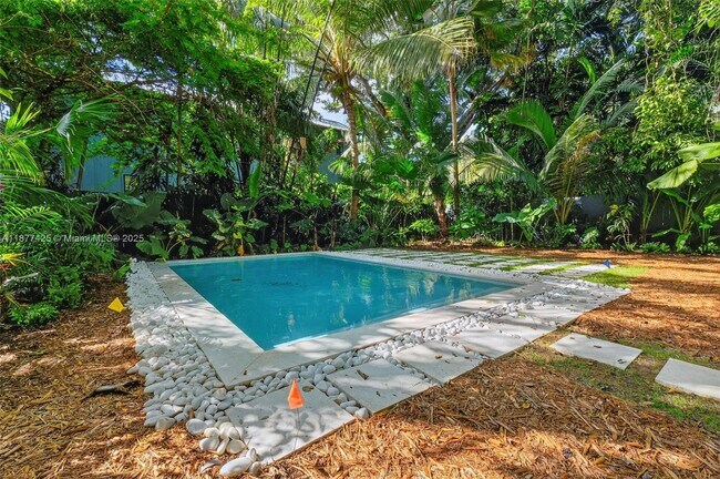 Building Photo - 2330 Overbrook St