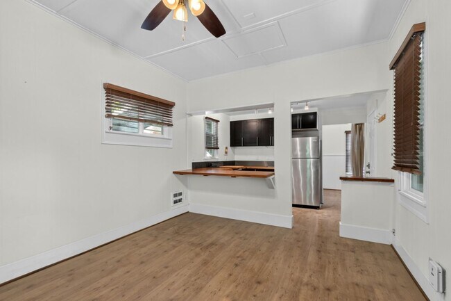 Building Photo - 1Bd/1Ba Seattle Home