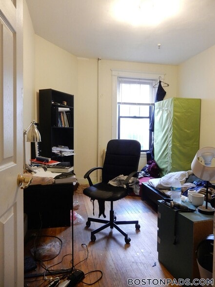 Building Photo - 58 Queensberry St