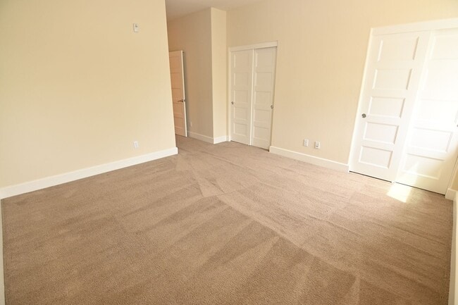 Building Photo - 6543 Tralee Village Dr