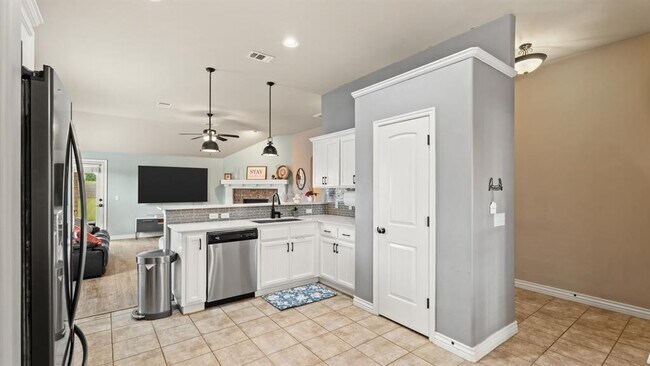 Building Photo - 16316 Drywater Dr