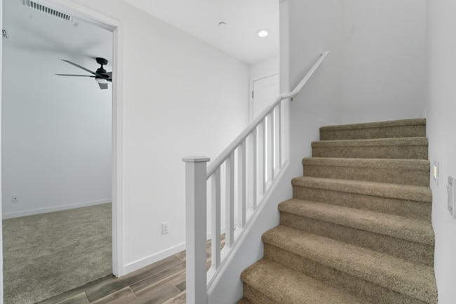 Building Photo - Like Brand New Luxurious Modern 3 Bedroom 2 Bath Townhome in Warner Meadow – Rare Rental Opportun...